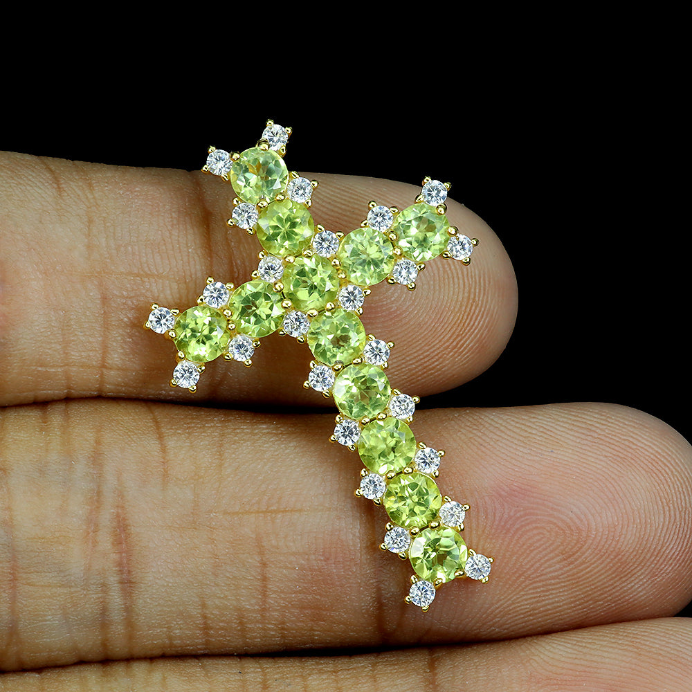 Peridot Kreuz Anhänger aus vergoldetem Silber - INARA