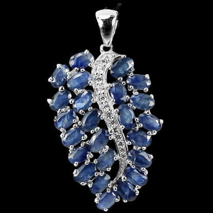 Saphir Anhänger aus weißvergoldetem Silber - INARA