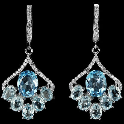 Blautopas Schaukel-Ohrringe aus 925 Silber, 14 Karat weißvergoldet, mit Swiss- und Sky-Blue-Topasen – Vorderansicht