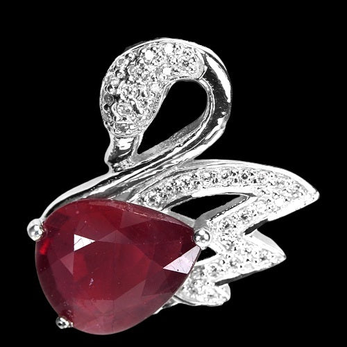 Rubin Schwan Anhänger aus weißvergoldetem Silber - INARA