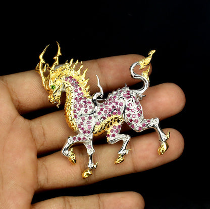 Broche caballo dragón diópsido de Rusia rubí