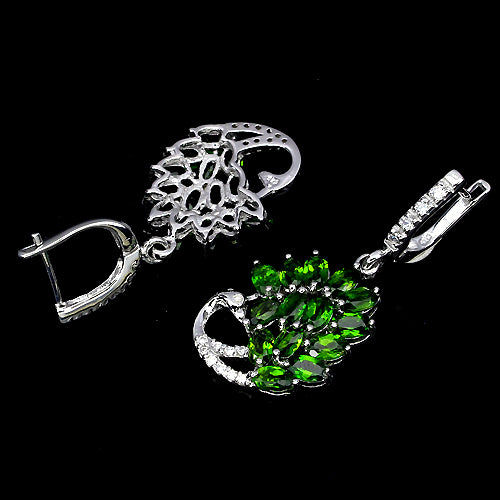 Chromdiopsid Pfau Ohrringe aus weißvergoldetem Silber - INARA