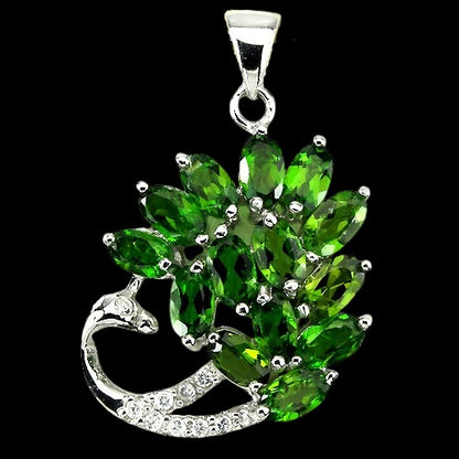 Chromdiopsid Pfau Anhänger aus weißvergoldetem Silber - INARA