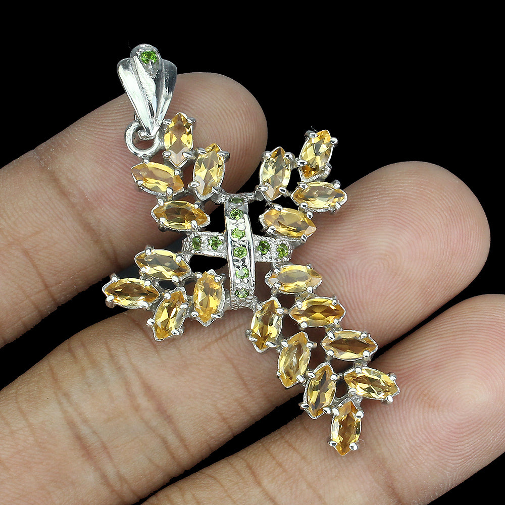 Citrin Russischer Diopsid Kreuz Anhänger aus weißvergoldetem Silber - INARA